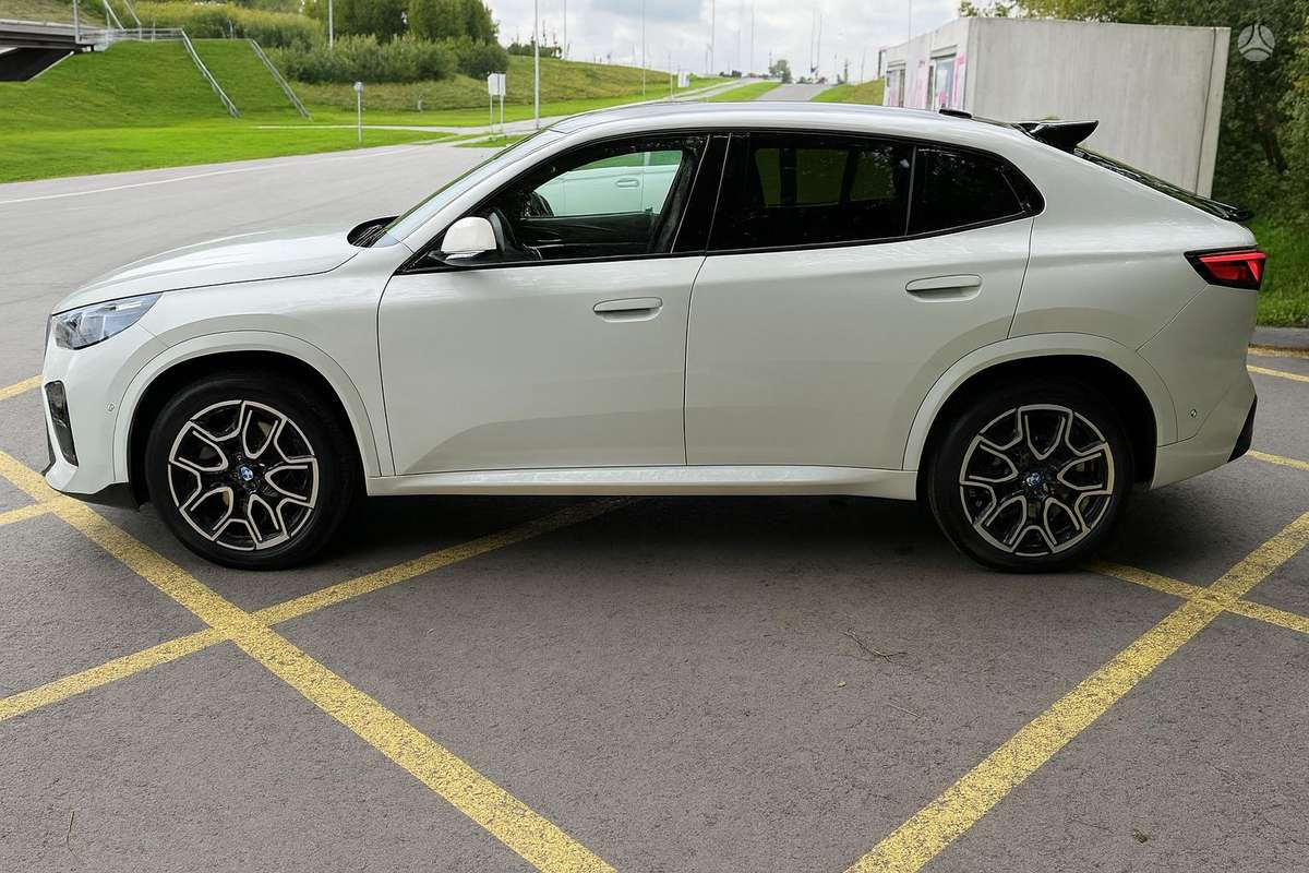 BMW X2, 2.0 l., Минивэн