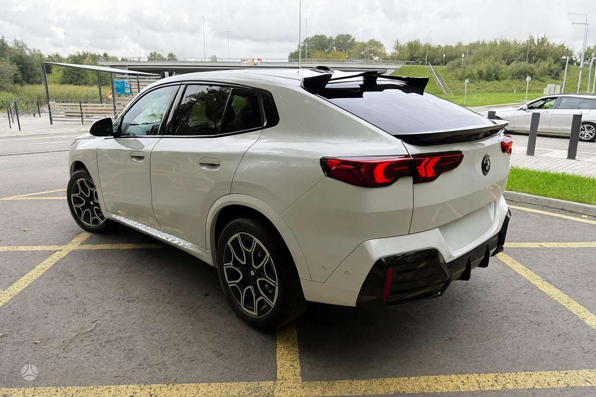 BMW X2, 2.0 l., Минивэн