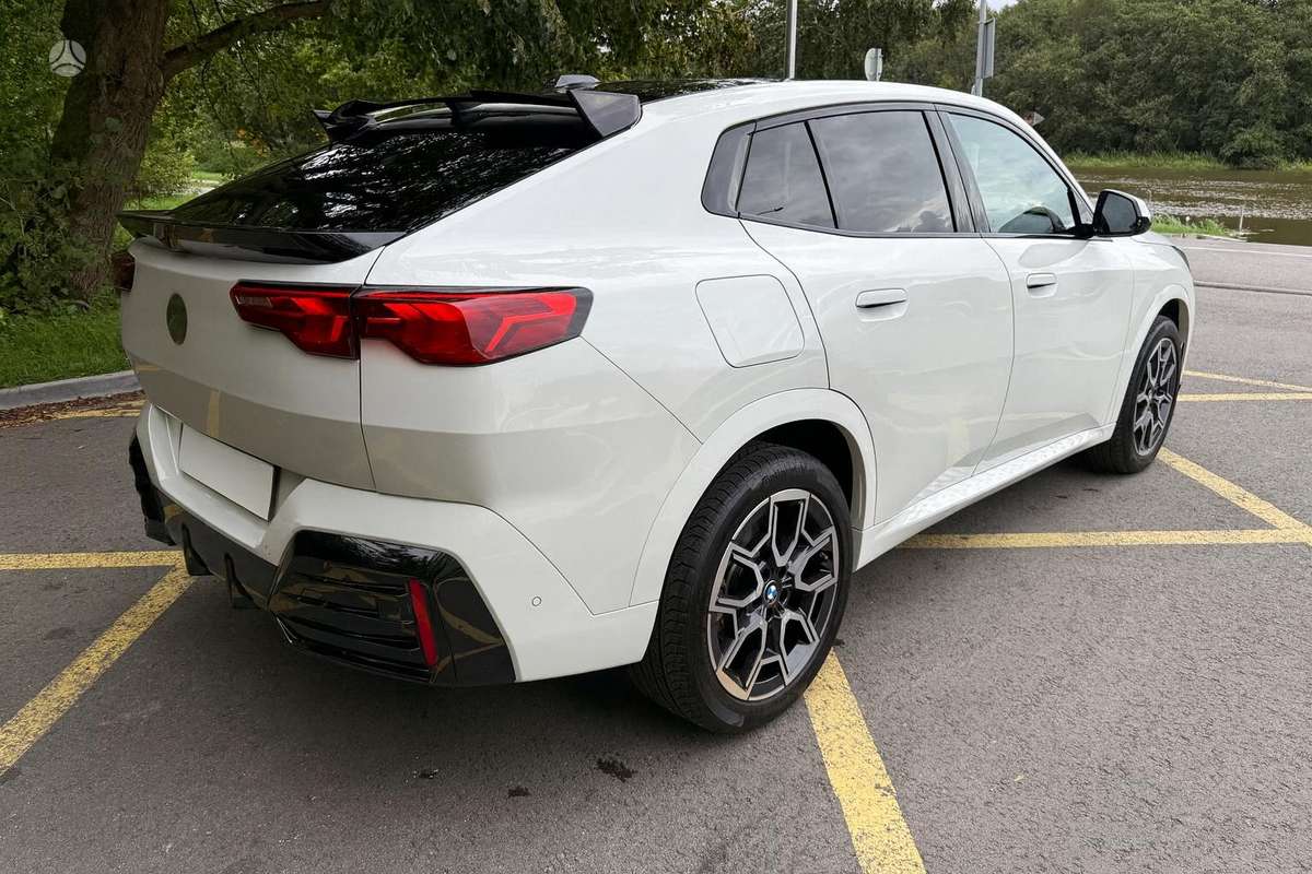 BMW X2, 2.0 l., Минивэн