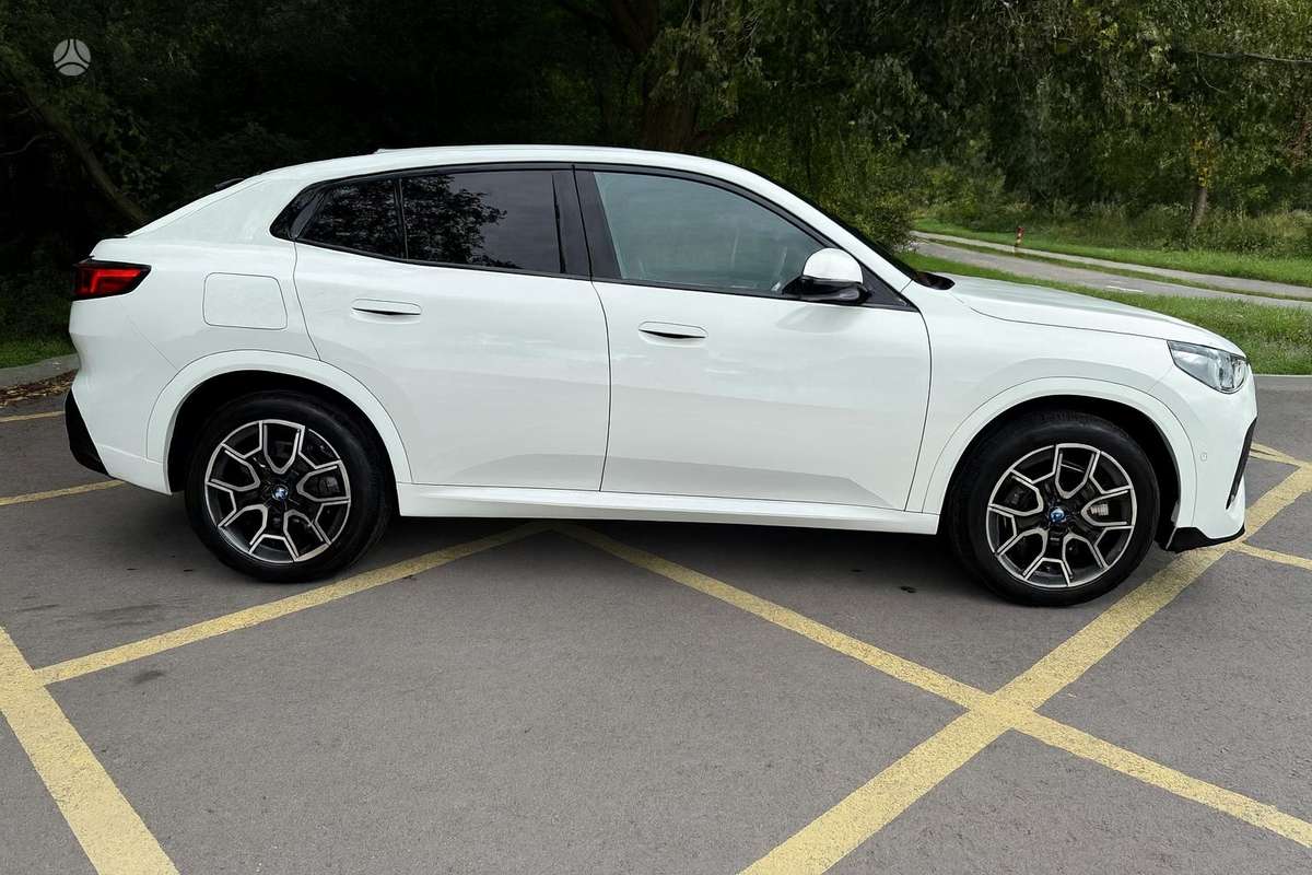 BMW X2, 2.0 l., Минивэн