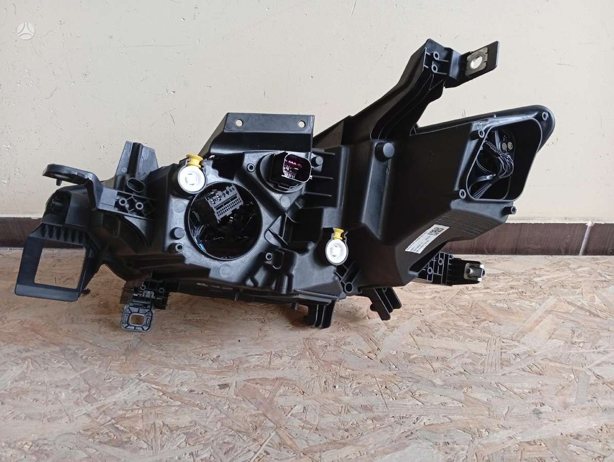 Cupra Born bamperi, spārni, gaismas
