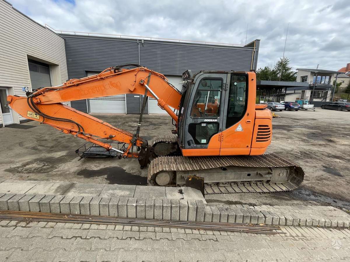 Doosan DX140LCR-3 dalimis, excavator