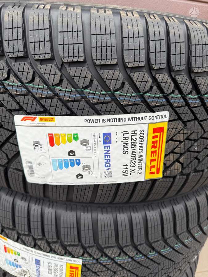 Pirelli SCORPION Winter 2, winter 285/40 R23