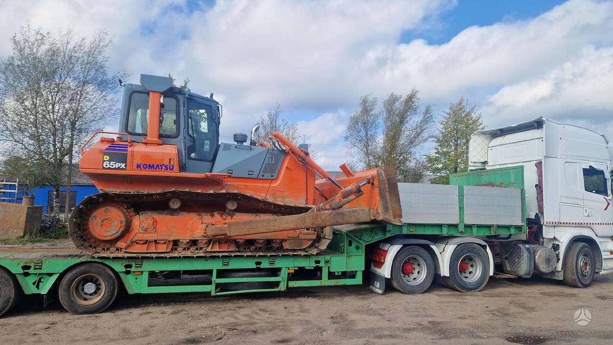 Komatsu D65PX-15EO, buldozeri