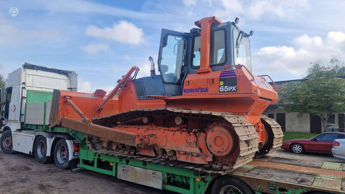 Komatsu D65PX-15EO, buldozeri
