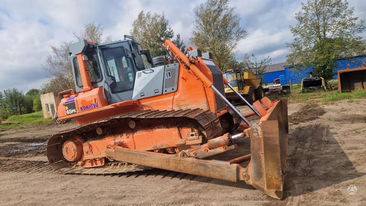 Komatsu D65PX-15EO, buldozeri