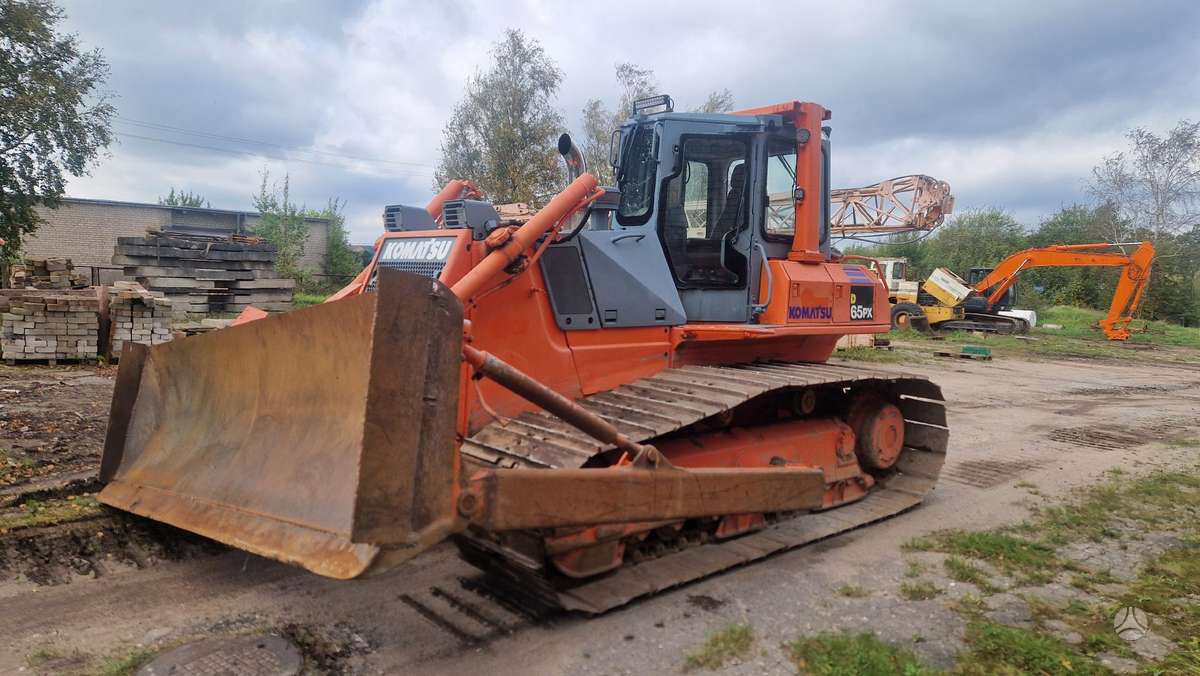 Komatsu D65PX-15EO, buldozeri