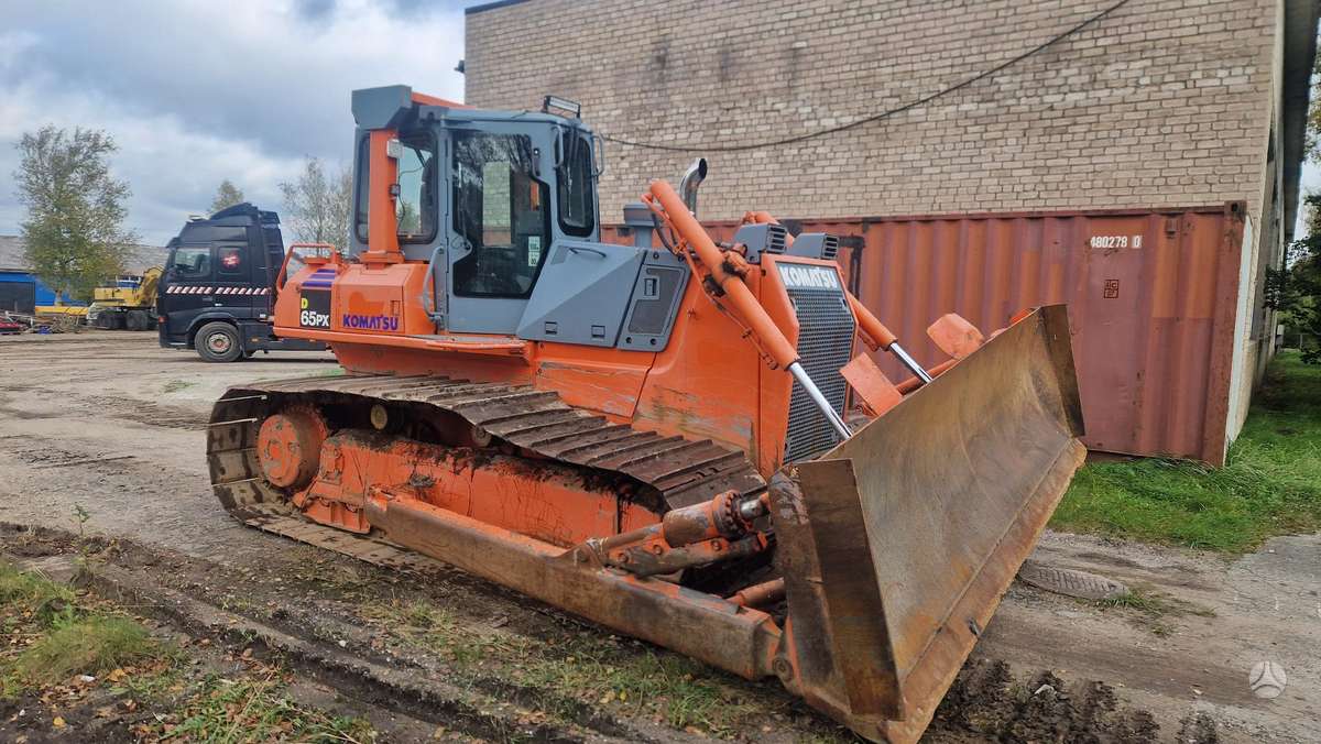 Komatsu D65PX-15EO, buldozeri