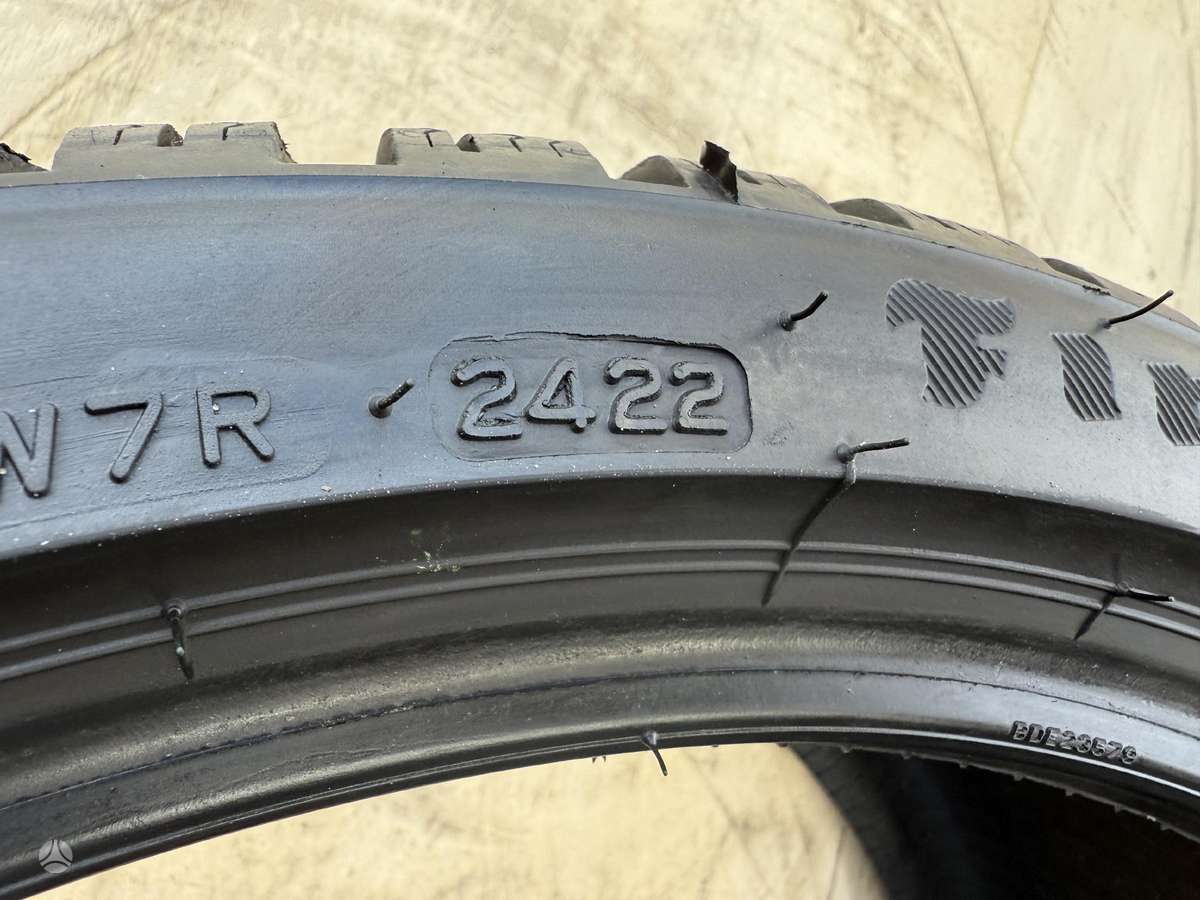 Firestone Winterhawk4/2022m, žieminės 235/35 R19