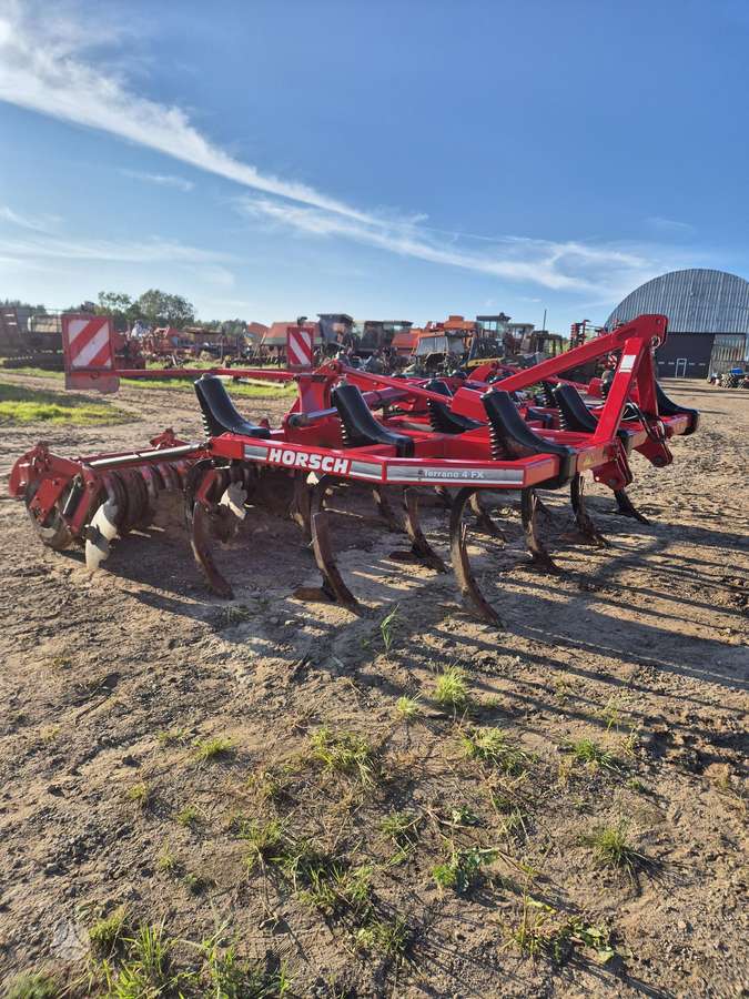 Horsch TERRANO 4 FX, scrapers, scrubbers