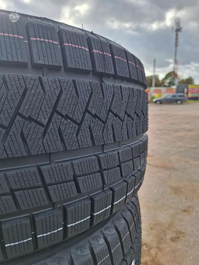 Triangle, žieminės 275/40 R20