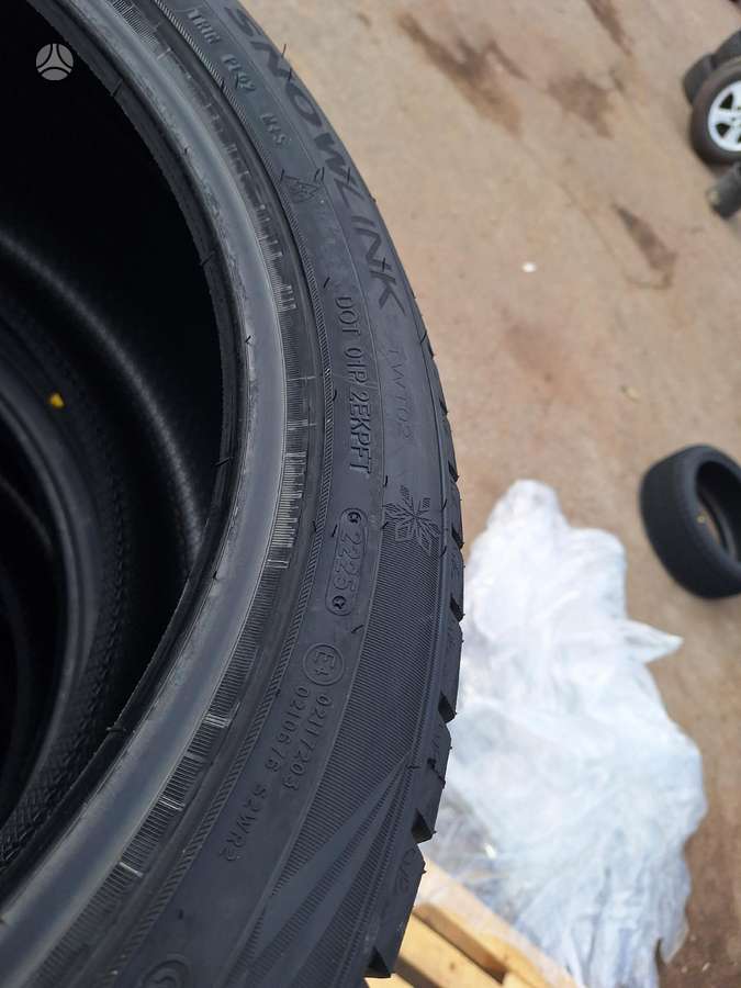 Triangle, winter 275/40 R20