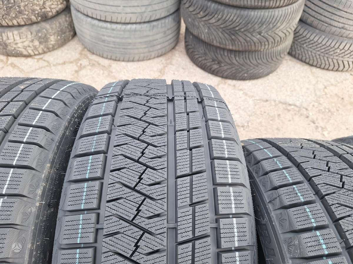 Triangle, ziemas 225/40 R18