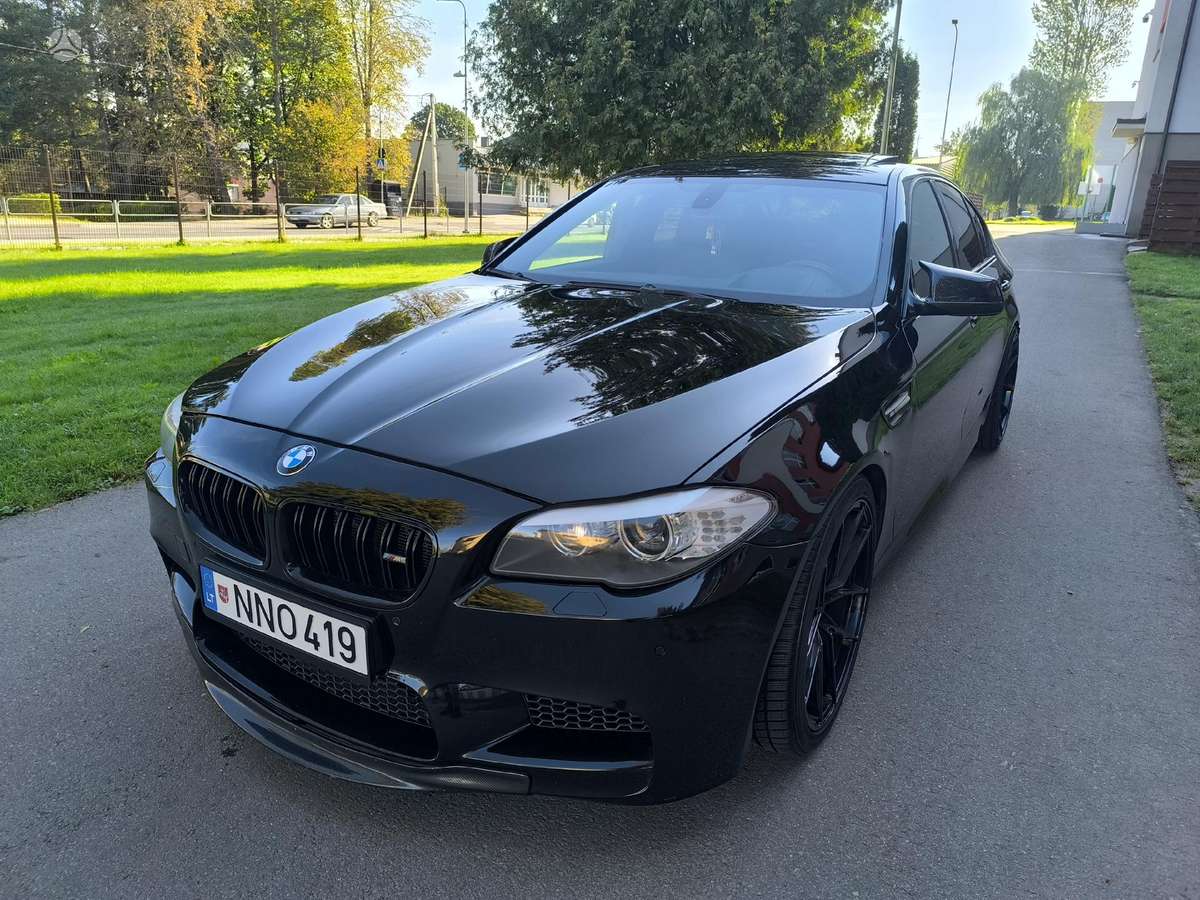 BMW 550, 4.4 l., Седан