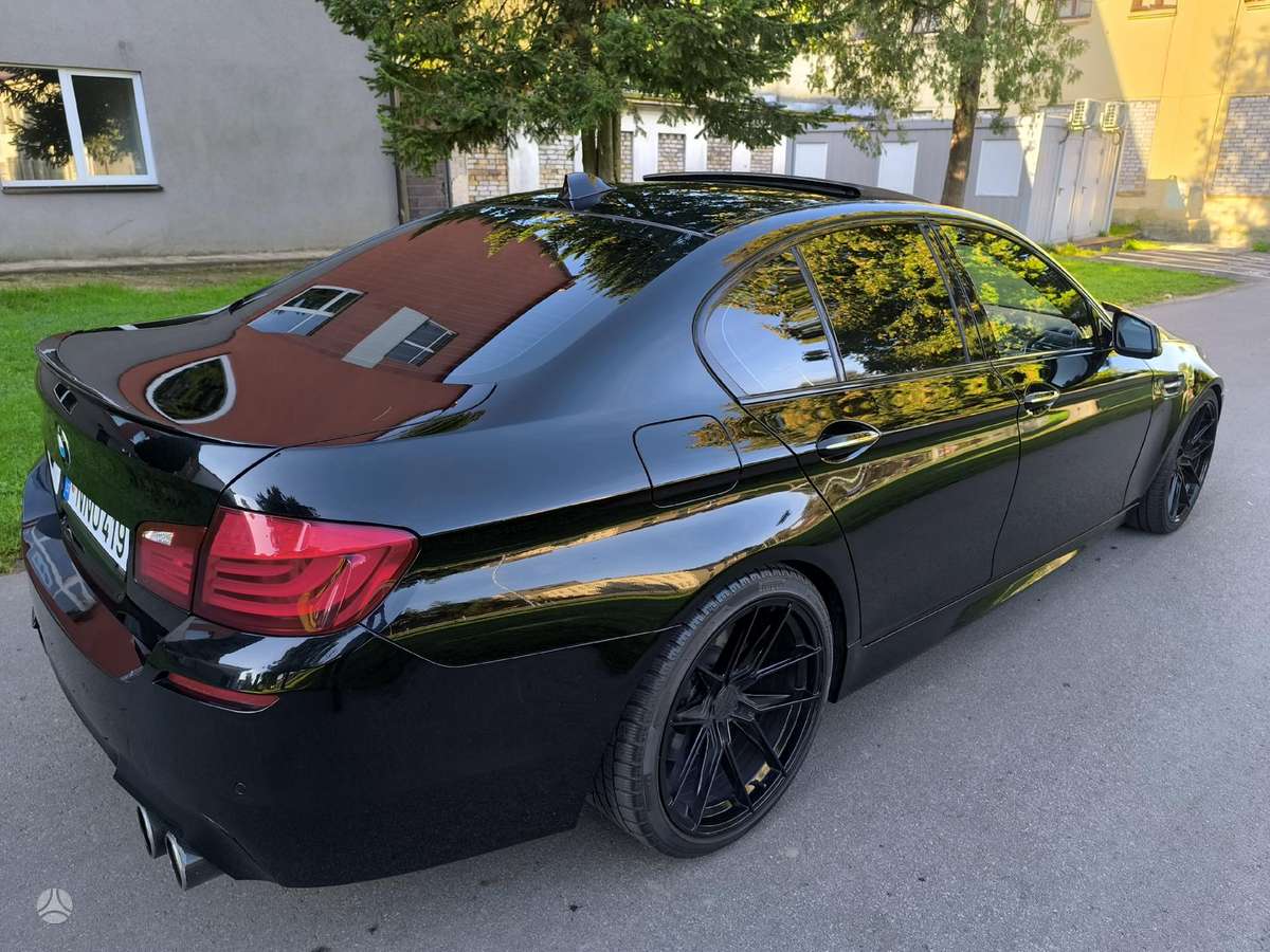 BMW 550, 4.4 l., Седан