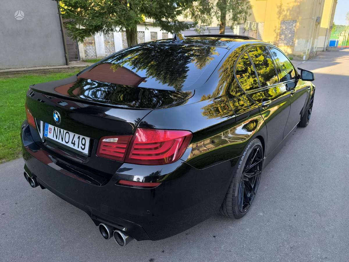 BMW 550, 4.4 l., Седан