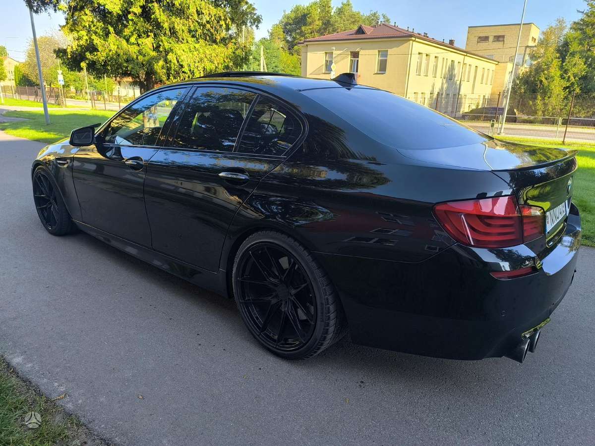 BMW 550, 4.4 l., Седан