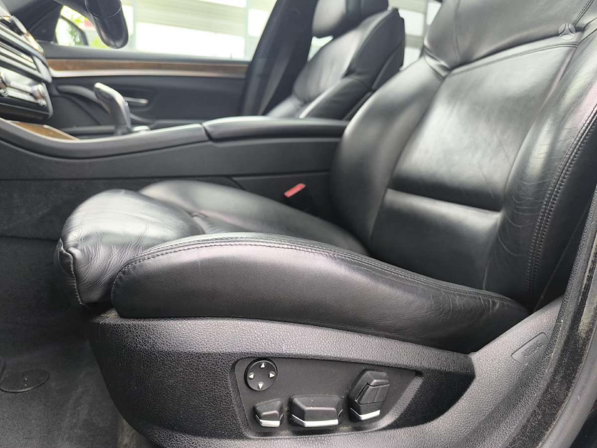 BMW 550, 4.4 l., Седан