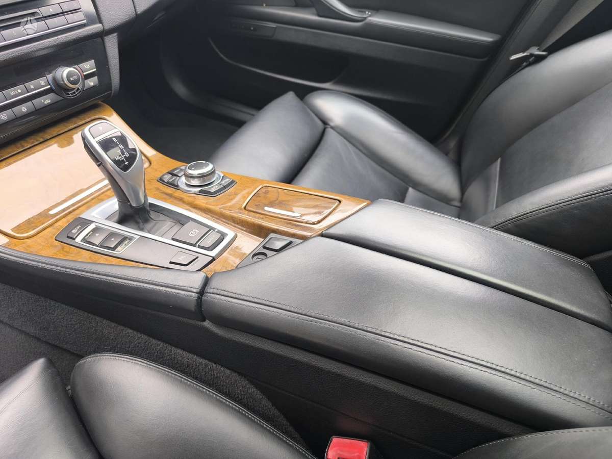 BMW 550, 4.4 l., Седан