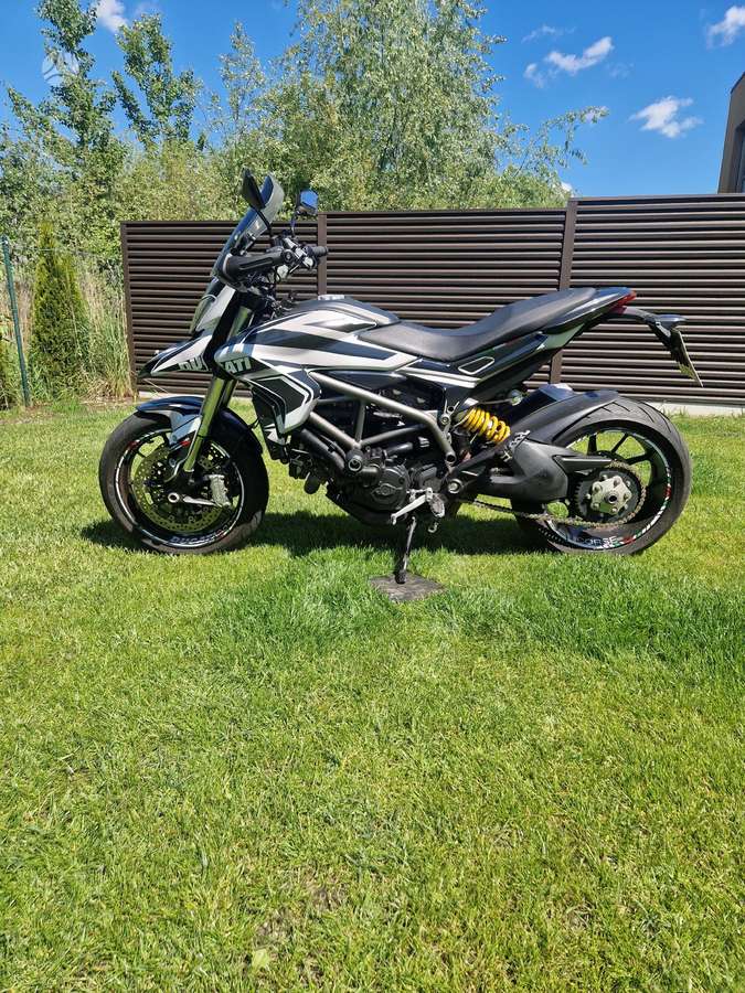 Ducati Hypermotard 800cc, supermoto
