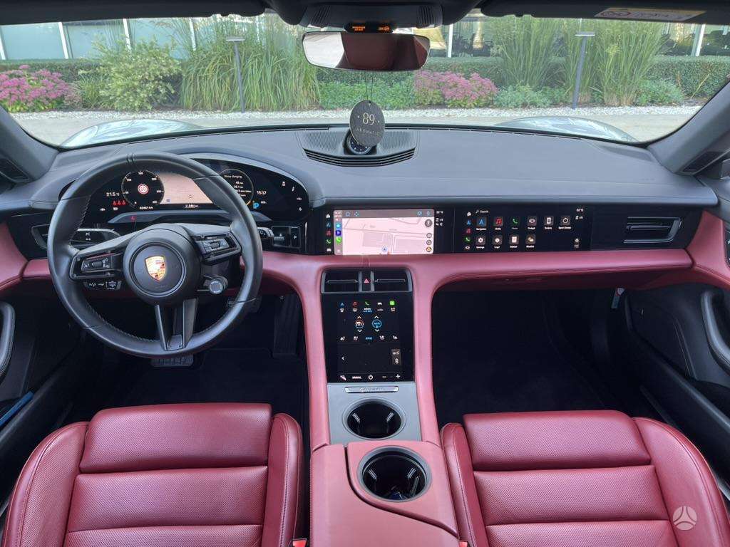 Porsche Taycan - 6