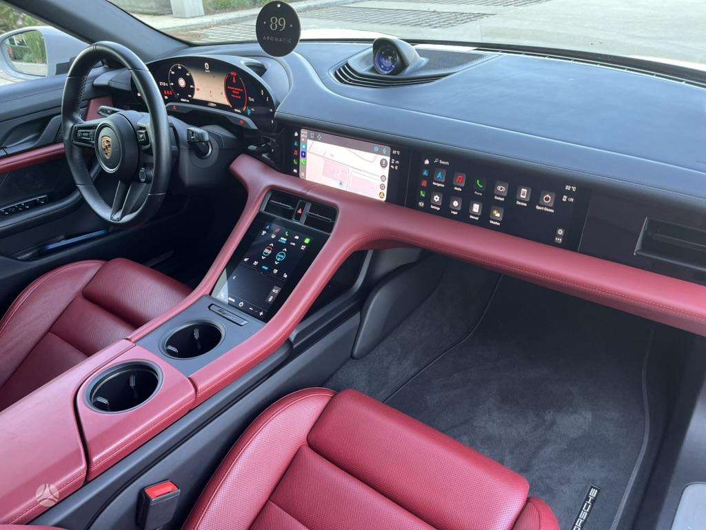 Porsche Taycan - 8