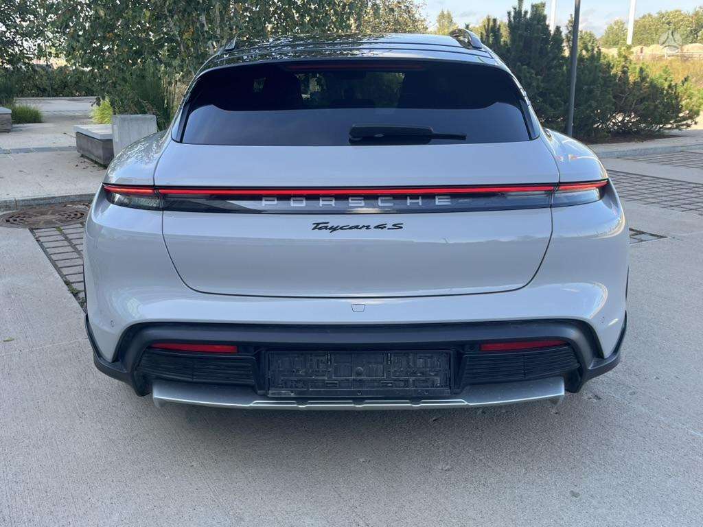 Porsche Taycan - 9