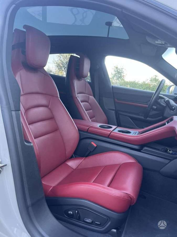 Porsche Taycan - 10