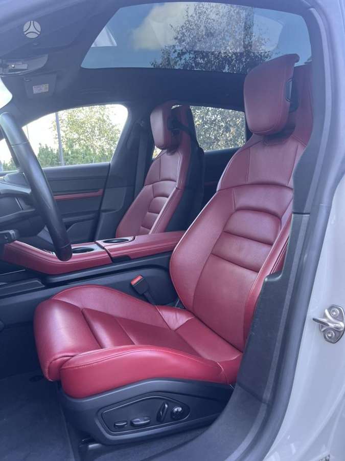 Porsche Taycan - 12