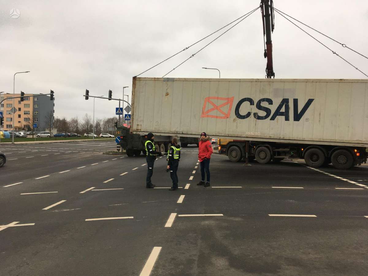 Scania R 124 GB, su kranu