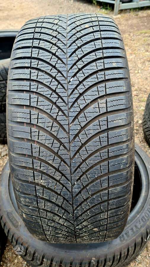 Goodyear, winter 235/40 R20