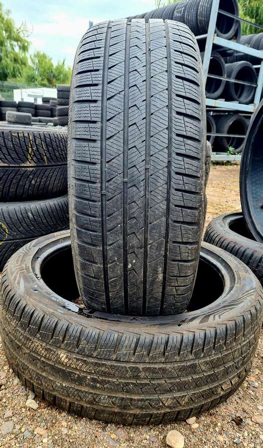 Vredestein, зимние 235/45 R20