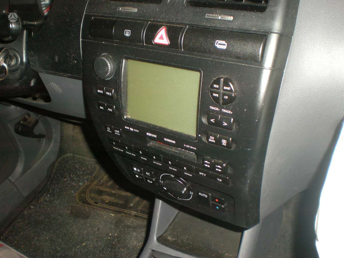 Seat Cordoba dalimis