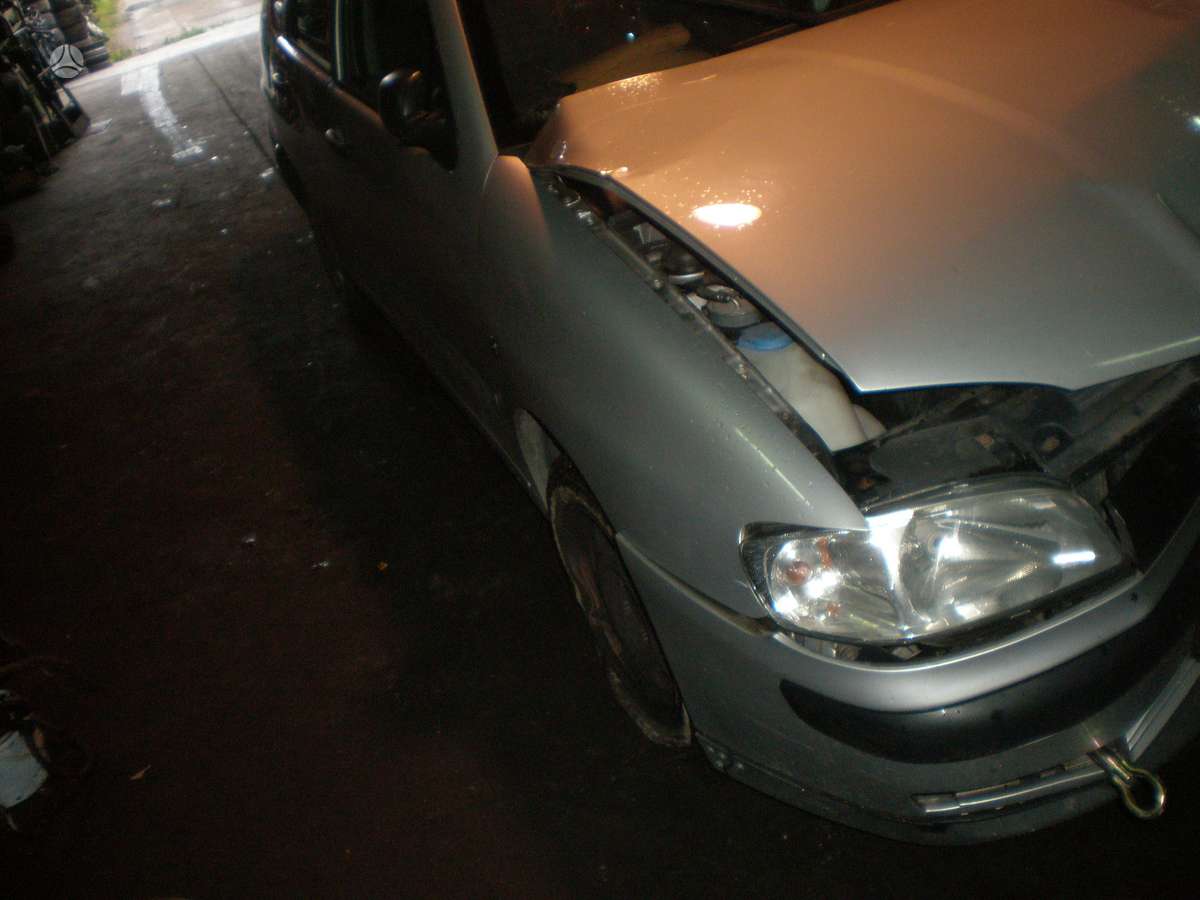 Seat Cordoba dalimis