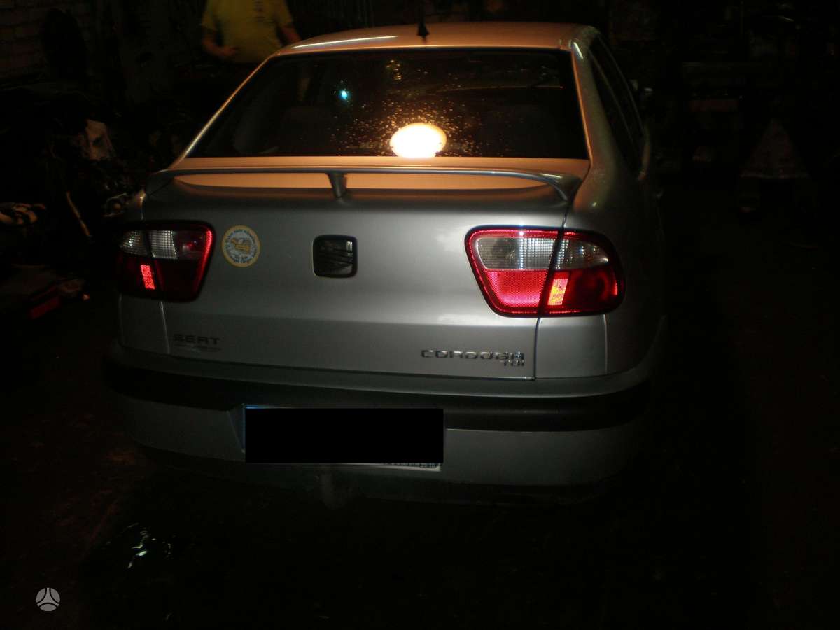 Seat Cordoba dalimis