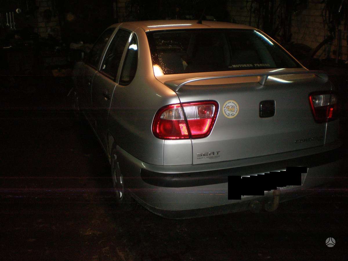 Seat Cordoba dalimis