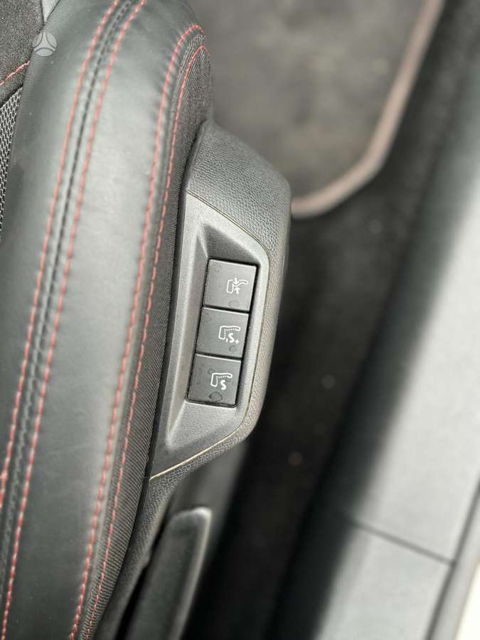 Peugeot 308, 1.6 l., hatchback