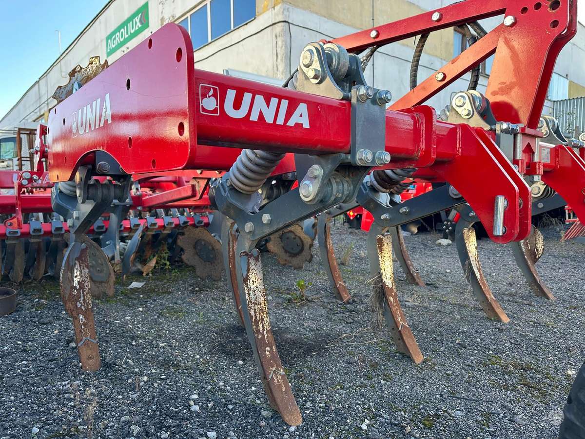Unia KOS PREMIUM 3, žemės dirbimo / ruošimo technika