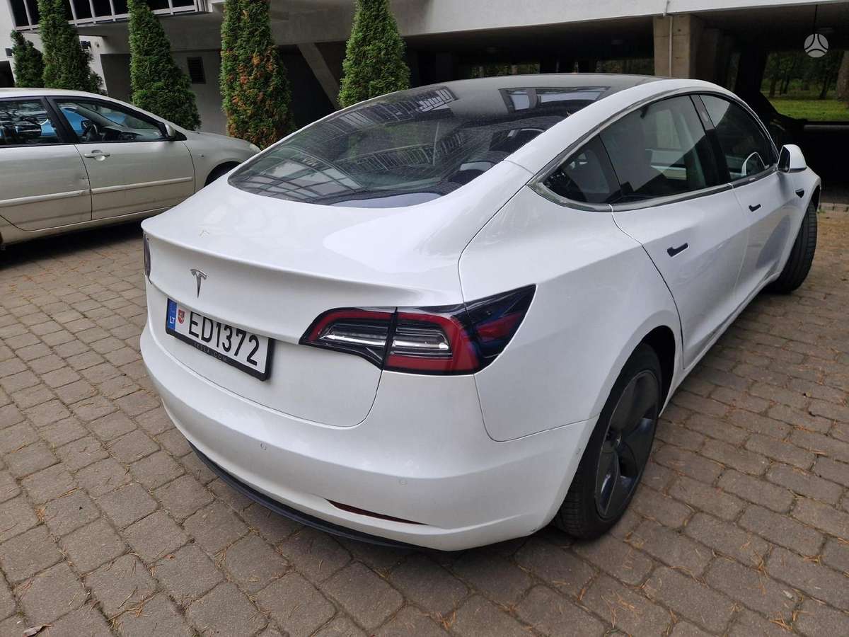 Tesla Model 3, hatchback