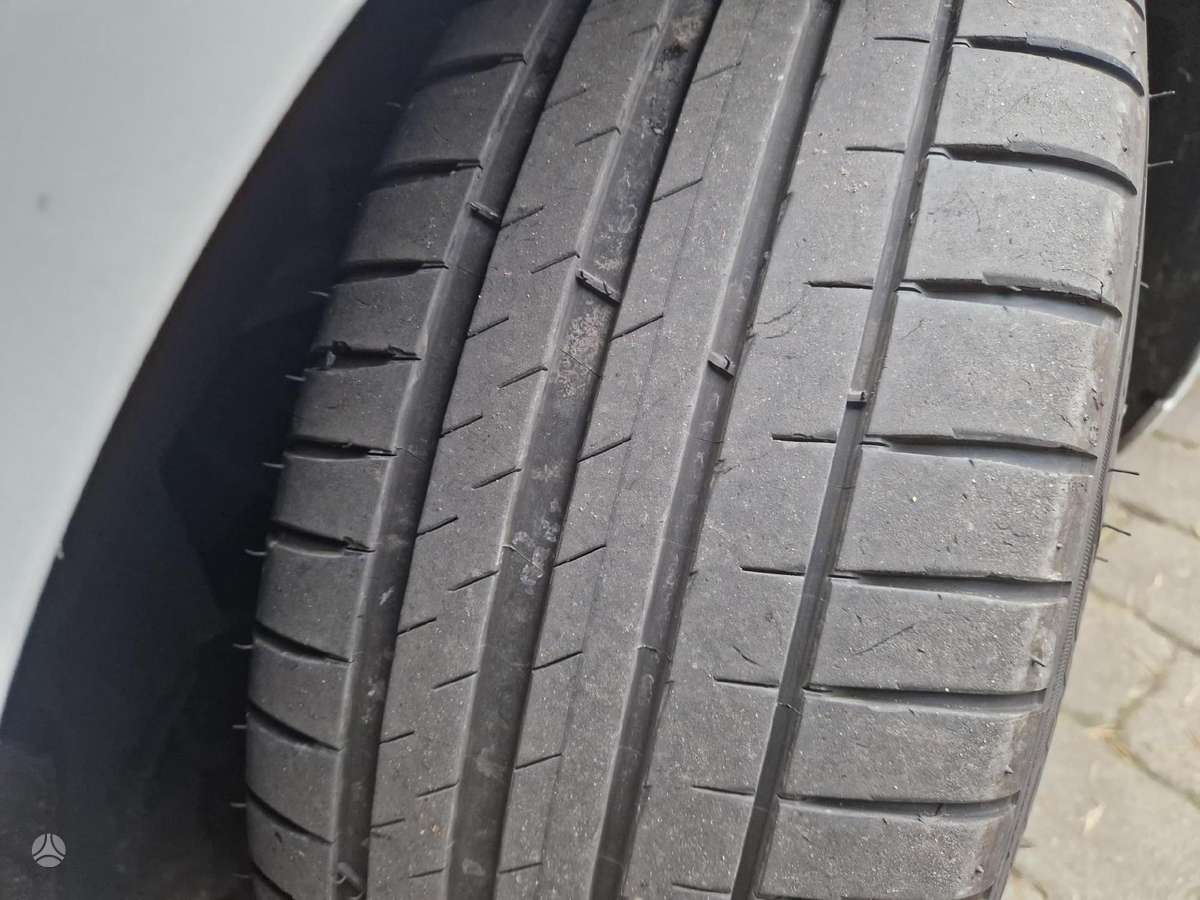 Tesla Model 3, hečbekas