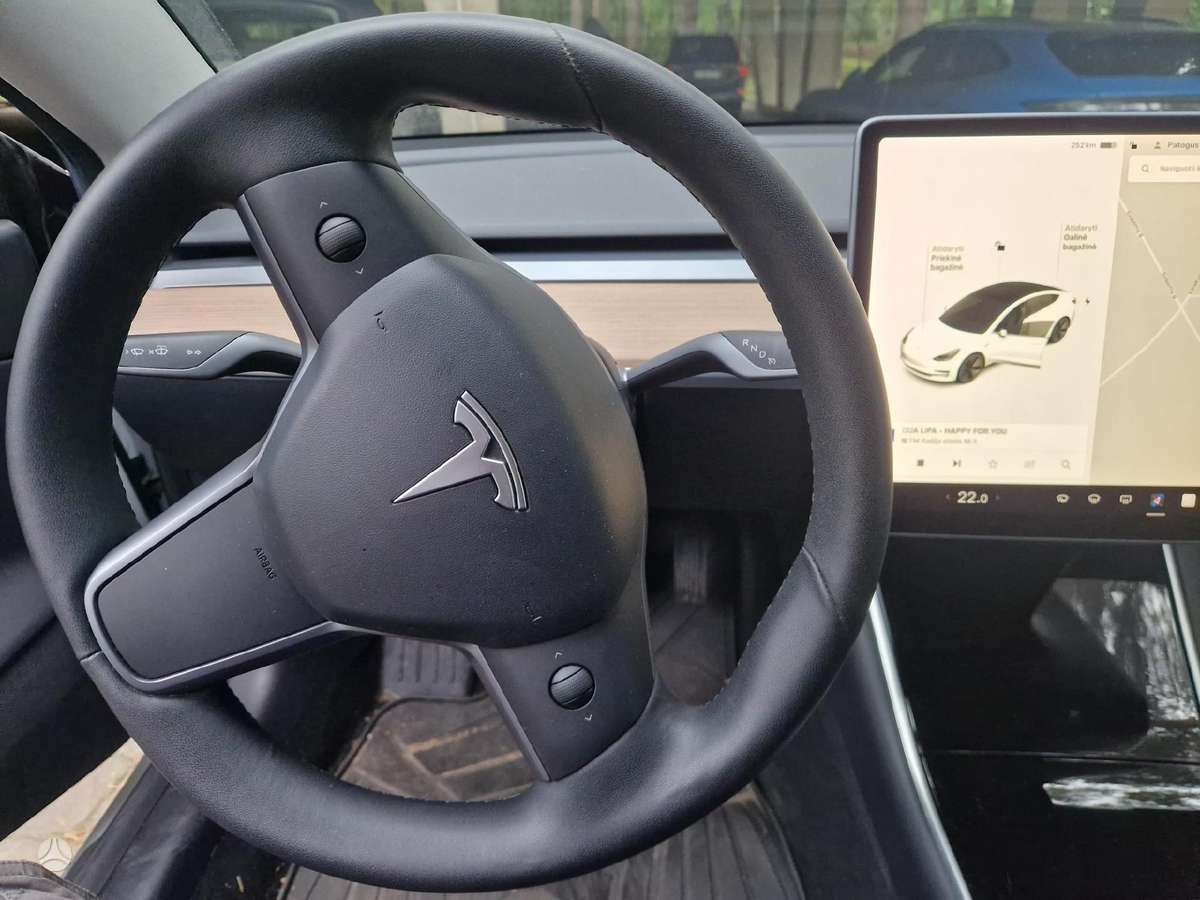 Tesla Model 3, hatchback