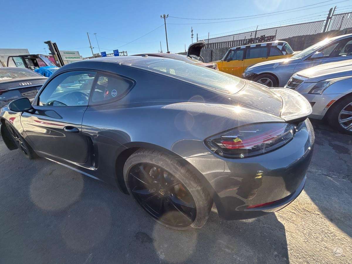 Porsche 718 dalimis. 12 000 km