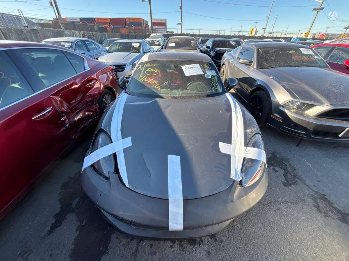 Porsche 718 dalimis. 12 000 km