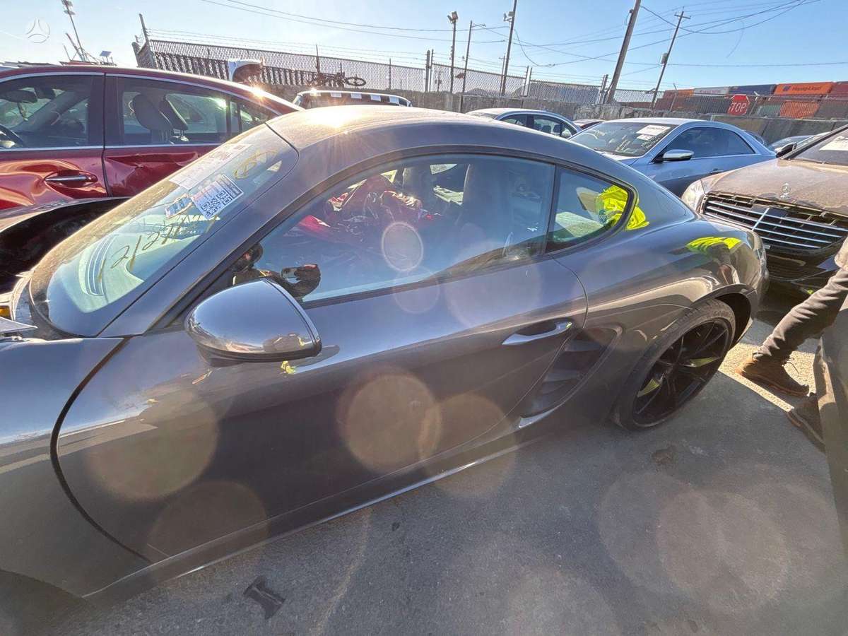 Porsche 718 dalimis. 12 000 km