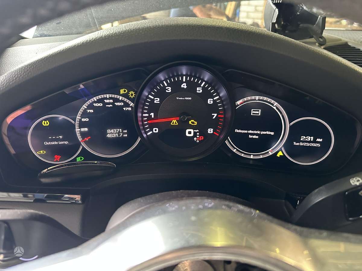 Porsche Cayenne dalimis