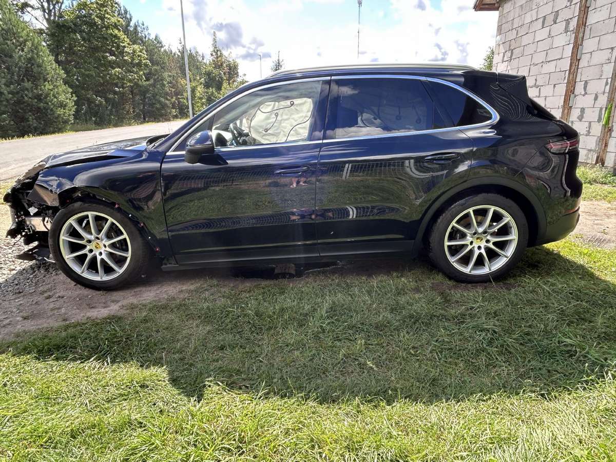 Porsche Cayenne dalimis
