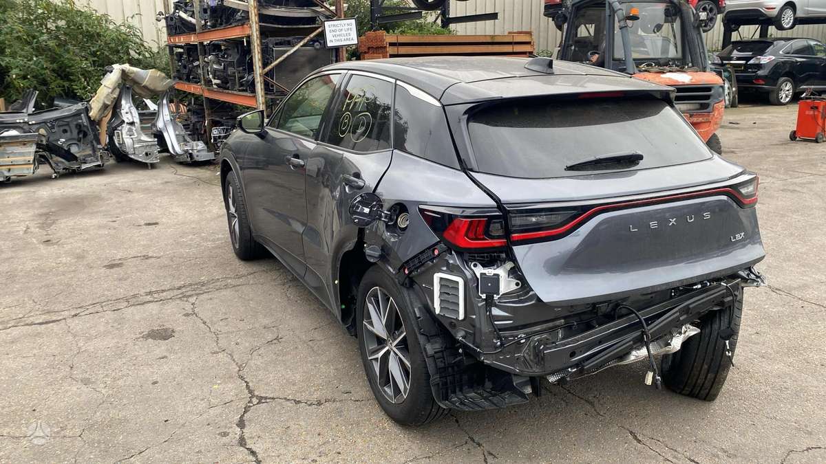 Lexus LBX rezerves daļās