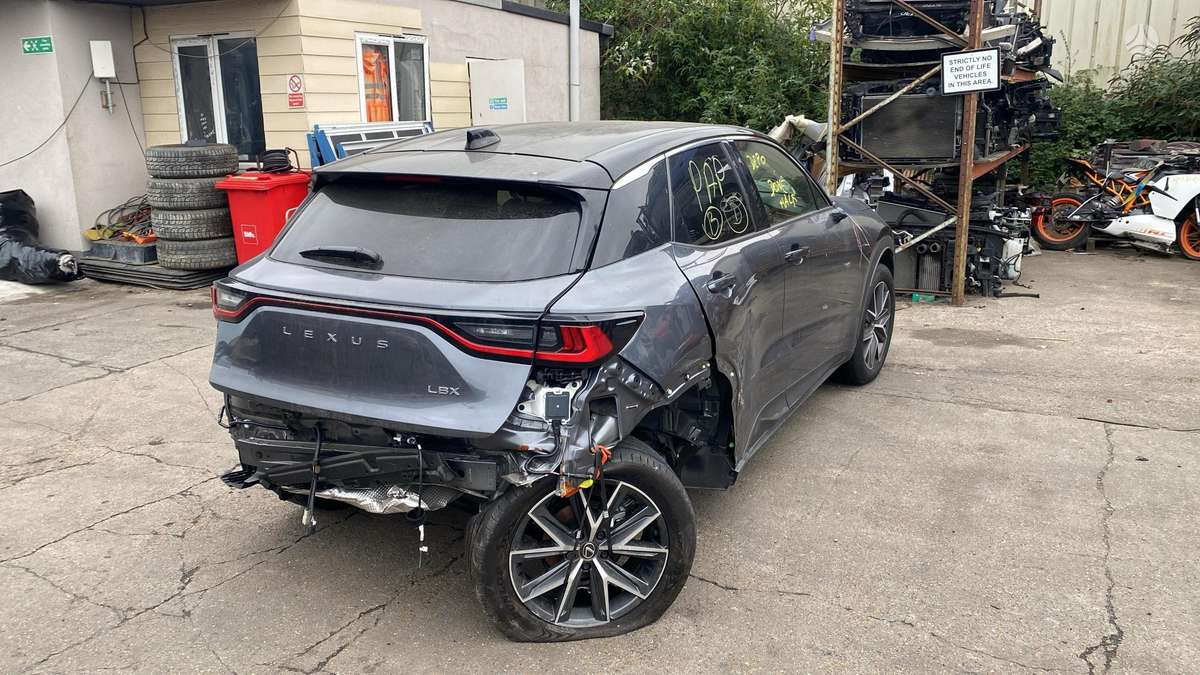 Lexus LBX rezerves daļās