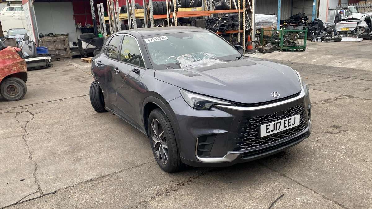 Lexus LBX rezerves daļās