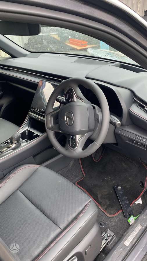 Lexus LBX rezerves daļās